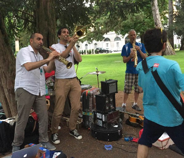 Uri Kranot and Nik jamming with students from the Animation Workshop at the Danish picnic