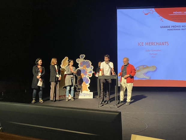 Joao Gonzales receiving the Monstrinha Grand Prix from jury members  L. To R. Catarina Ramalho, Elisa Marques, and Carla Simons