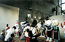Costumed Anpanman characters delight people of all ages on Sundays and holidays. © Yanase Studio, 1999.