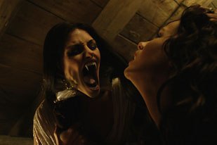 Draculas bride Verona (Silvia Colloca) circles her prey, Anna Valerious (Kate Beckinsale). Credit: ILM.