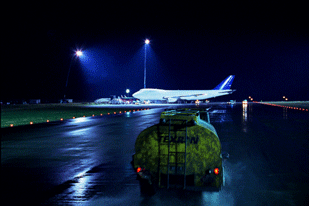 Peerless used the Panavision Genesis digital camera to shoot background footage of the Miami airport. This material was used as reference for matte paintings and as an element dropped directly in the background of the airfield plates.
