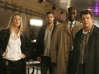 L-R: Olivia (Anna Torv), Peter, Broyles (Lance Reddick) and Walter investigate the crash site of a mysterious bus accident, with Zoic as the lead vfx vendor for the pilot and series.