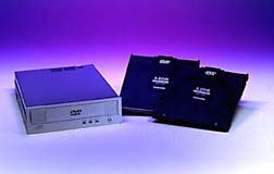 Toshiba's SD-W1001 DVD-RAM player and disks. © Toshiba.