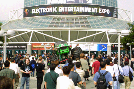 E3 filled the Los Angeles Convention Center from May 16  19, 2001. © IDSA.