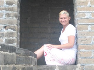 eather Kenyon lounging on the Great Wall of China.