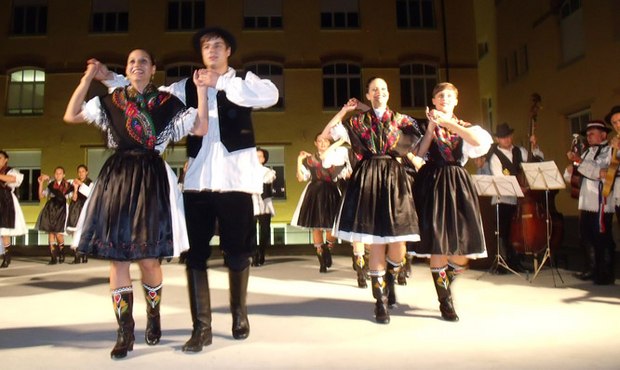 Croatian folk dancing at the Croatian reception
