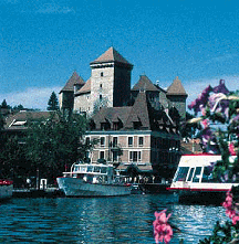 A view of the city: the Castle and the lake.